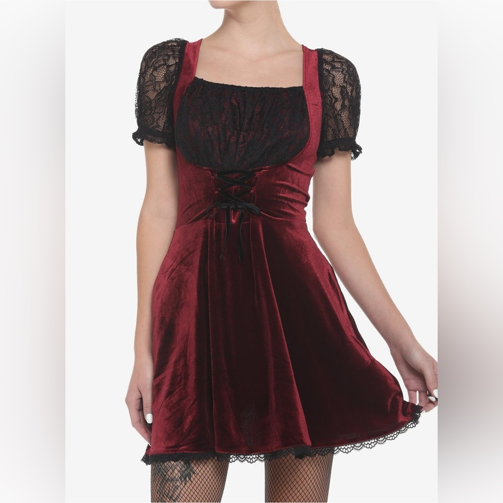 Velvet dress with lace details
